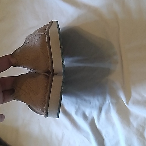 women's Ariat cruisers shoes color tan and peach size 7 - Picture 7 of 8